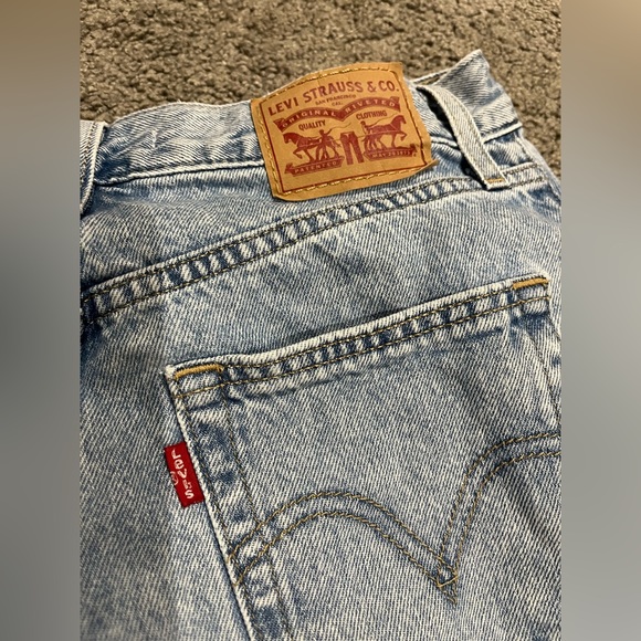 Levi’s High Waisted Straight Light Wash Jeans - Picture 3 of 4